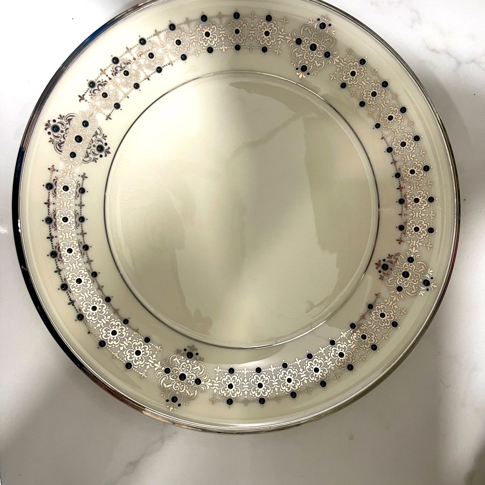 Lenox accent 9 inch dinner plate